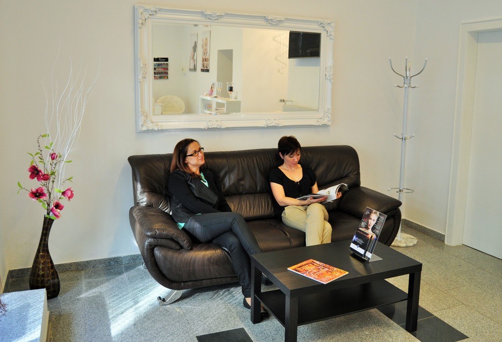 Über uns Eingangsbereich und Dekoration Beauty Salon Düsseldorf