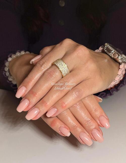 Professionelle Maniküre und Nageldesign in Düsseldorf - Absolute Beauty